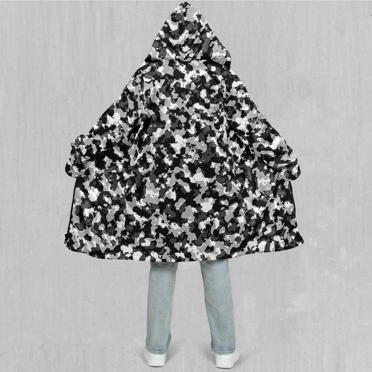 Arctic Camo Zip Up Cloak (Black Fur)