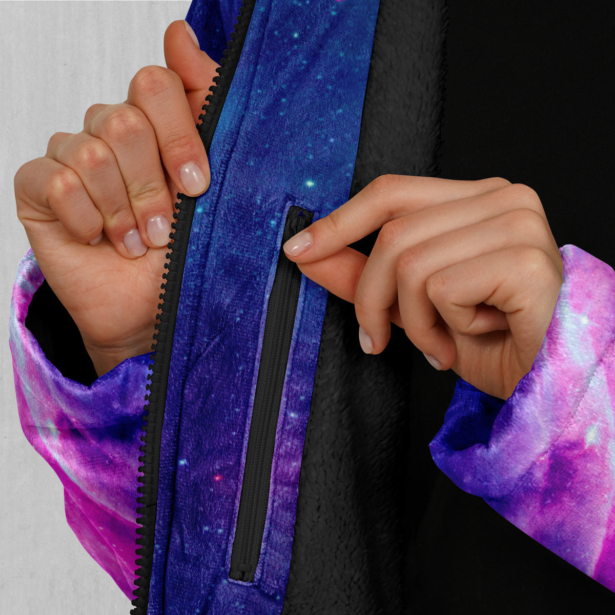 Frost Nebula Zip Up Cloak (Black Fur)