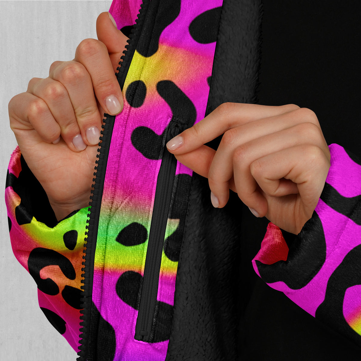 Rave Leopard Zip Up Cloak (Black Fur)